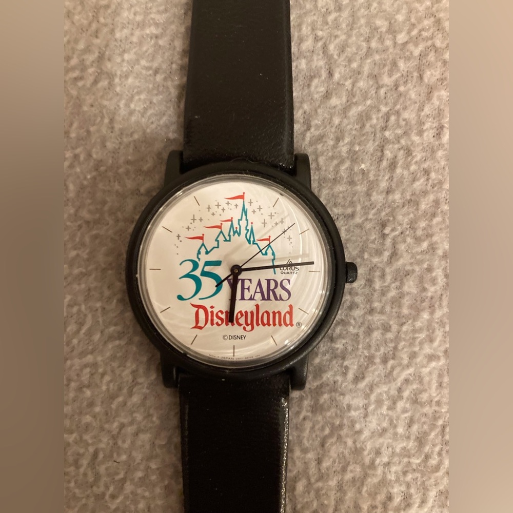 NWOT Vintage 35 Years Disneyland Watch - Picture 1 of 5